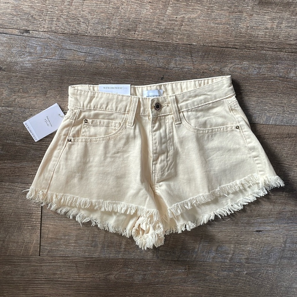 NWT Weworewhat low rise fray shorty denim shorts